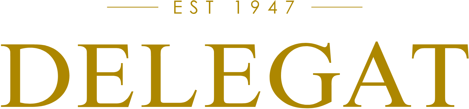 Delegat logo fulle size on a dark background (transparent PNG)