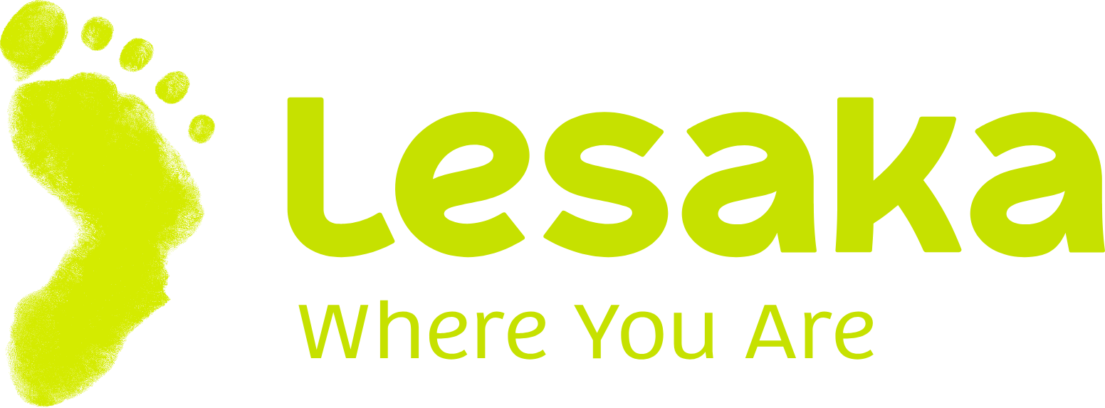 Lesaka Technologies logo grand pour les fonds sombres (PNG transparent)