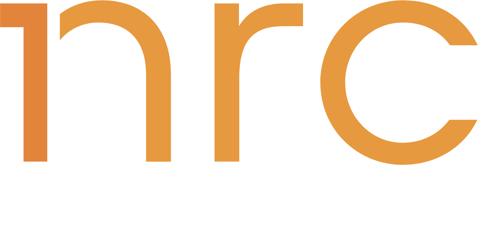 NRC Health
 logo grand pour les fonds sombres (PNG transparent)